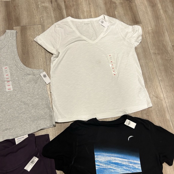 Old Navy New With Tags Re-Sellers Bundle Leggings, Tank Top, T-Shirts All New - Picture 10 of 10